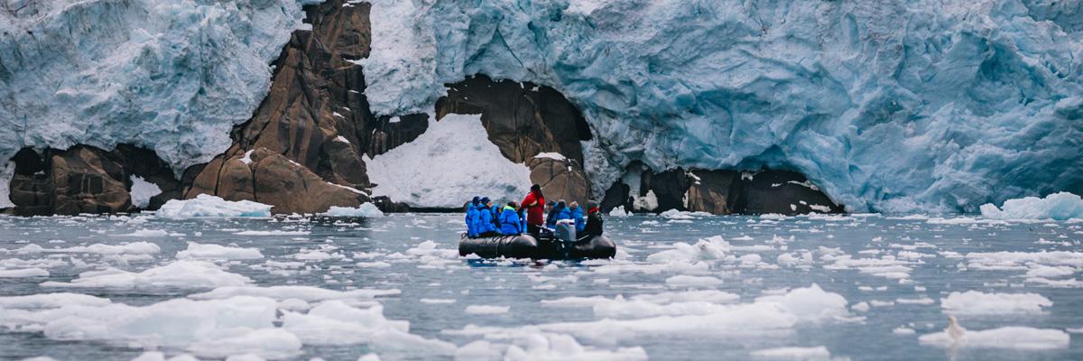 Économisez 25 % sur l'expédition de l'Islande au Groenland ! - background banner